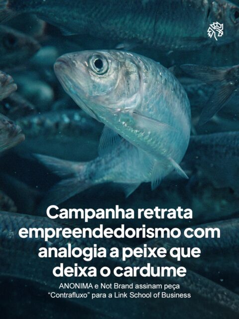 Uma sardinha que decide deixar o cardume e seguir sozinha é o centro de “Contrafluxo”, nova campanha da Link School of Business produzida pela Not Brand. Criado com inteligência artificial, o filme usa a história do peixe para mostrar o que acontece quando alguém decide sair do caminho comum e começar o próprio negócio.
No caminho, a sardinha passa por momentos de medo, dúvidas, erros e dificuldades, mas continua nadando até chegar ao seu destino. A história faz uma comparação com a vida de quem empreende e precisa tomar decisões, correr riscos e encontrar soluções. A ideia também tem relação com a proposta da Link de preparar pessoas para criar novos negócios e mercados.
Com direção de Amanda Talli, a campanha feita em parceria com a ANONIMA.ag, será exibida nas redes sociais e em canais digitais no Brasil e nos Estados Unidos e termina com a mensagem: “Quem segue o próprio caminho abre caminho para o novo”.