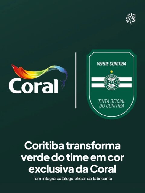 A identidade visual de um clube vai muito além do escudo e da camisa, ela vive nos detalhes que os torcedores carregam para o dia a dia. Pensando nisso, o Coritiba encontrou uma forma de levar essa conexão para dentro das casas de quem torce pelo Coxa.
Em parceria com a Tintas Coral, o clube criou o "Verde Coritiba", tom que reproduz a cor do escudo e do uniforme. A tonalidade entra no catálogo oficial da fabricante e chega a lojas e home centers do país.
A ação transforma um elemento simbólico em produto tangível, ampliando o alcance da marca do clube para além dos jogos e da arquibancada.