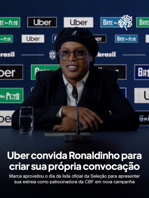 No dia em que a convocação da Seleção Brasileira mobilizou milhões de torcedores, a Uber decidiu aproveitar o momento para apresentar sua nova fase no futebol. A marca estreou como patrocinadora da CBF lançando a campanha “Chega Junto”.
Com Ronaldinho Gaúcho no papel de treinador, a ação apresenta uma convocação paralela recheada de personagens curiosos ligados aos famosos rolês do ex-jogador. Entre os escolhidos aparecem figuras como parceiro de pôquer, professor de atabaque e até dona do bar favorito.
A estratégia também segue para TikTok, redes sociais e mídia OOH com frases inspiradas nos hábitos da torcida brasileira. A proposta busca posicionar a Uber como parte dos encontros, trajetos e momentos que cercam a paixão pelo futebol.