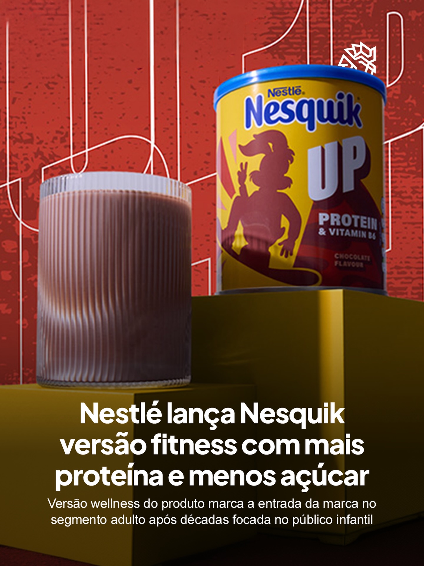 O Nesquik sempre foi associado ao café da manhã das crianças, mas a Nestlé decidiu expandir esse território. Com o Nesquik UP, a marca mira consumidores adultos que buscam praticidade sem abrir mão de performance nutricional, conectando o achocolatado clássico ao universo wellness e fitness.

A fórmula inclui proteína vegetal, vitamina B6 e 50% menos açúcar em relação à versão tradicional. O produto está sendo comercializado inicialmente em mercados europeus, como Portugal e Espanha, onde a Nestlé testa a receptividade da proposta antes de uma expansão mais ampla.

A jogada sinaliza um reposicionamento calculado: manter o sabor familiar do Nesquik enquanto disputa espaço numa categoria dominada por wheys e suplementos.