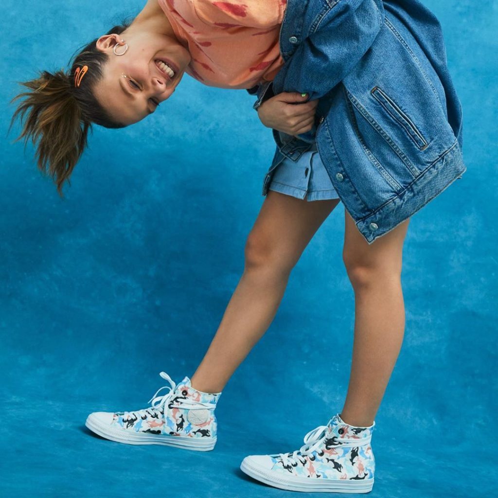 Millie Bobby Brown lanca colecao de tenis All Star Publicitarios Criativos