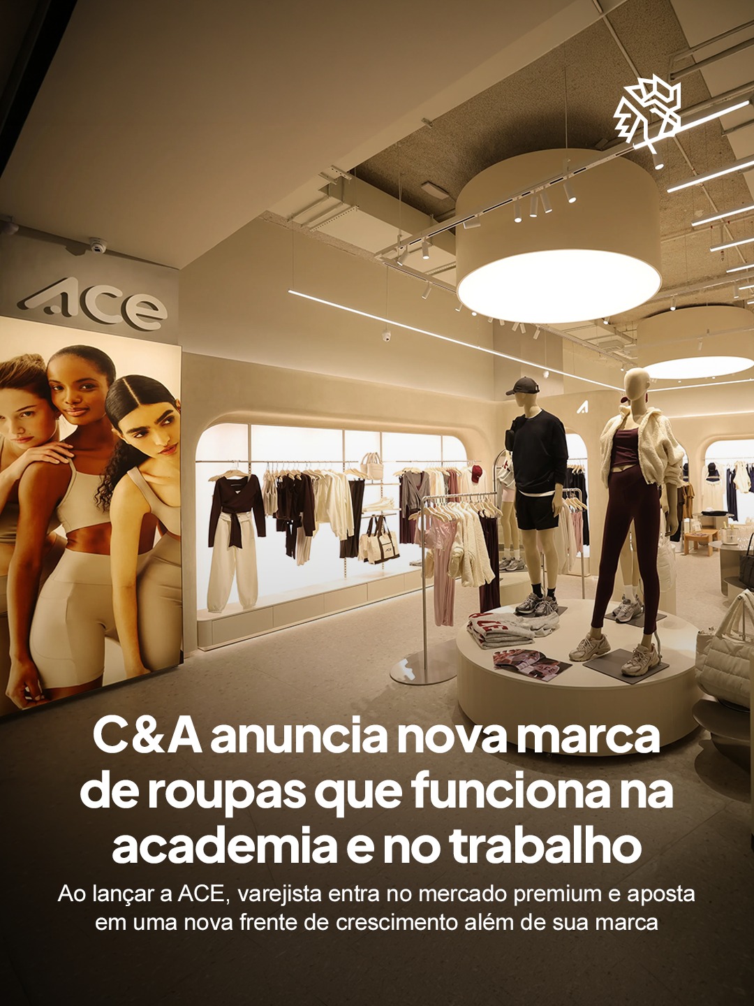 A vida deixou de ter fronteiras entre o treino, o escritório e os encontros com amigos, e a moda começou a acompanhar esse ritmo. É dentro dessa mudança de comportamento, acelerada depois da pandemia, que a C&A decidiu repensar como veste seu consumidor.
A nova marca nasce como operação independente, com equipe própria, identidade visual exclusiva e e-commerce apartado da C&A. A primeira loja abriu no Shopping Ibirapuera, em São Paulo, mesmo endereço onde a companhia começou sua trajetória no Brasil há quase cinco décadas, e outras três unidades já estão confirmadas para este semestre.
Ao construir uma operação sem seu próprio nome, a companhia testa um modelo de expansão que não depende apenas da bandeira principal, um movimento raro para uma rede já consolidada como ela.