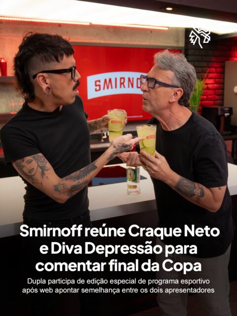 Nas redes sociais, comparações inusitadas viraram meme quando fãs notaram semelhança no estilo ácido entre Neto e Edu, mesmo os dois vivendo em universos distintos. De olho na repercussão, a Smirnoff decidiu transformar a brincadeira em oportunidade de patrocínio.

A marca oficializou o encontro dentro de uma edição especial do Camisa 24, programa da DiaTV comandado por Camila Fremder e Diva Depressão. Na atração, os dois analisam juntos a decisão entre Argentina e Espanha, unindo bastidores de bar e repertório de futebol. A ação tem assinatura da AlmapBBDO.

O movimento transforma uma piada de fãs em conteúdo de patrocínio, aproveitando o calor da final para render audiência e engajamento espontâneo.