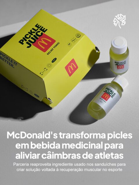 O McDonald’s da Nova Zelândia decidiu transformar um ingrediente pouco provável em uma ação voltada ao esporte para um clube de futebol do país. Em parceria criada pela McCann, a marca reaproveitou o líquido dos picles usados nos restaurantes para criar uma bebida distribuída aos jogadores durante partidas e treinamentos.

A proposta surgiu a partir da crença popular de que a salmoura do picles pode ajudar no alívio de câimbras e recuperação muscular, prática que já circula entre alguns atletas e modalidades esportivas. Em vez de descartar o excedente utilizado nas cozinhas, a rede encontrou uma forma criativa de transformar o resíduo em experiência de marca.

Além da presença nos jogos do Auckland FC, a ativação também reforça o movimento de empresas que buscam unir sustentabilidade, cultura esportiva e ações inusitadas para gerar repercussão nas redes sociais.