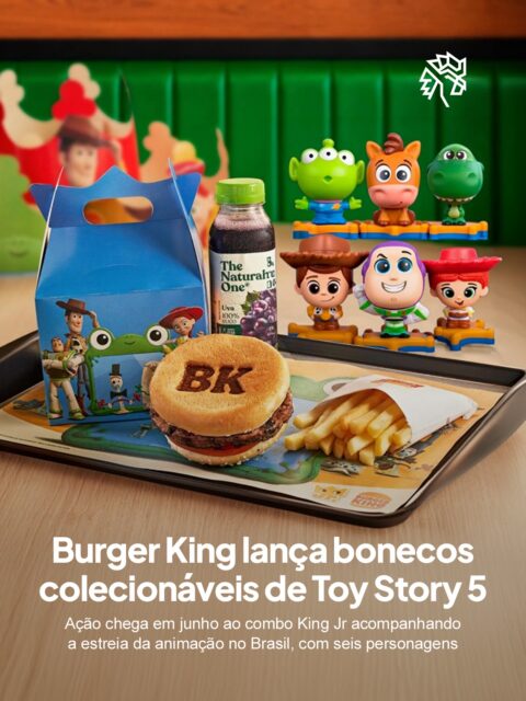 Com a estreia de Toy Story 5 marcada para 17 de junho no Brasil, o universo da Disney Pixar chega também ao fast food. O longa explora a tensão entre brinquedos analógicos e digitais, e o Burger King usou a data para integrar a franquia ao seu combo infantil.

A coleção traz seis bonecos inspirados em Woody, Buzz Lightyear, Jessie, Rex, Bala no Alvo e Alien, cada um acompanhado de um acessório que funciona como chaveiro ou base de exposição. Diferentemente da coleção de Naruto, os personagens chegam completos, sem divisão de partes.

A parceria usa o lançamento cultural para dar valor colecionável ao combo e ampliar o apelo junto ao público infantil e às famílias, com previsão de chegada para essa semana nos restaurantes BK.