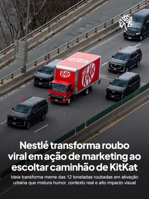 Depois que o roubo de 12 toneladas de chocolate ganhou repercussão global, a marca decidiu reagir de forma criativa, transformando o episódio em uma ação que leva o assunto para as ruas com narrativa visual forte e fácil de entender.

Um caminhão carregado de KitKat passou a circular escoltado como se transportasse algo de alto valor, criando uma cena incomum no trânsito e despertando curiosidade imediata de quem acompanhava ao vivo ou pelas redes sociais.

A iniciativa mostra como um fato inesperado pode ser reinterpretado em comunicação, conectando timing, cultura e execução simples para gerar atenção orgânica e reforçar presença de marca sem depender de formatos tradicionais.