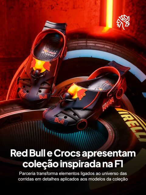 A Red Bull e a Crocs decidiram unir dois universos bastante populares ao anunciar uma coleção inspirada na Fórmula 1. A colaboração marca a primeira parceria oficial da marca de calçados com uma equipe da categoria.
Com referências no RB22, carro da Oracle Red Bull Racing, a linha traz elementos visuais ligados ao automobilismo, incluindo cores, detalhes e acessórios inspirados no ambiente das pistas.
A novidade reforça como o universo da F1 continua expandindo sua presença para além das corridas, aproximando esporte, moda e cultura em produtos pensados para fãs e colecionadores.