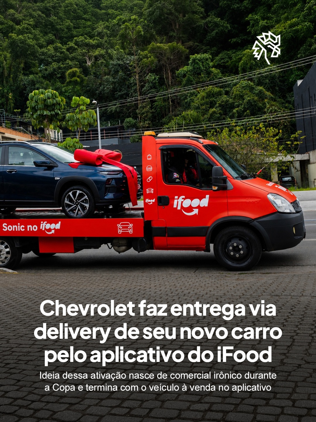 Vender um carro como se fosse um lanche parece papo de anúncio impossível, mas foi exatamente essa junção inusitada entre Chevrolet e iFood que a dupla colocou em prática. A ativação transformou o delivery, território dominado por comida e produtos do dia a dia, em vitrine para a venda de um automóvel.

Tudo começou com um comercial do Novo Sonic exibido durante a transmissão da Cazé TV, questionando se o iFood também entregaria o carro. A brincadeira viralizou nas redes e, dias depois, saiu do campo da piada: o aplicativo passou a oferecer o veículo para compra dentro da plataforma, com um guincho personalizado circulando por São Paulo para marcar a novidade.

O desafio funcionou como gatilho de conversa e terminou em colaboração entre as duas empresas, unindo humor, oportunidade e resultado concreto de negócio.