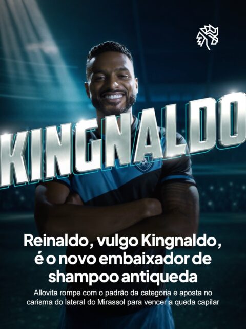 Categorias consolidadas como shampoo masculino costumam repetir a mesma fórmula de comunicação, e é justamente fazendo o contrário que a Allovita decide seguir com sua nova campanha.
Dados apontam que metade dos homens até os 50 anos sofre com queda capilar, mas muitos ainda recorrem a um shampoo convencional para resolver o problema. Para driblar esse cenário, a marca escala Reinaldo, o Kingnaldo, lateral esquerdo do Mirassol e apontado como um dos jogadores mais irreverentes do futebol brasileiro.
A campanha revela que, para manter a cabeleira em dia, o atleta precisou driblar a própria genética para vencer a calvície, trocando o óbvio pelo improvável dentro de um mercado acostumado a fórmulas repetidas.