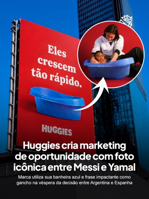 Em 2007, um clique registrado durante ação beneficente do Barcelona com a Unicef eternizou Lionel Messi dando banho no pequeno Lamine Yamal. Quase duas décadas depois, aquele bebê virou peça central da seleção espanhola e chega à final da Copa do Mundo justamente contra o argentino.
Sem exibir o rosto de nenhum dos dois jogadores, a marca aposta só na imagem de uma banheira azul sobre fundo vermelho, acompanhada da frase "They grow up so fast" (Eles crescem tão rápido). O outdoor foi ao ar às vésperas do confronto decisivo entre as seleções, remetendo direto ao registro que conecta os dois nomes desde a infância.
A decisão acontece hoje, 19 de julho, e coloca frente a frente os dois nomes que a imagem uniu quase vinte anos atrás. É publicidade que se apoia inteiramente na memória afetiva do torcedor.