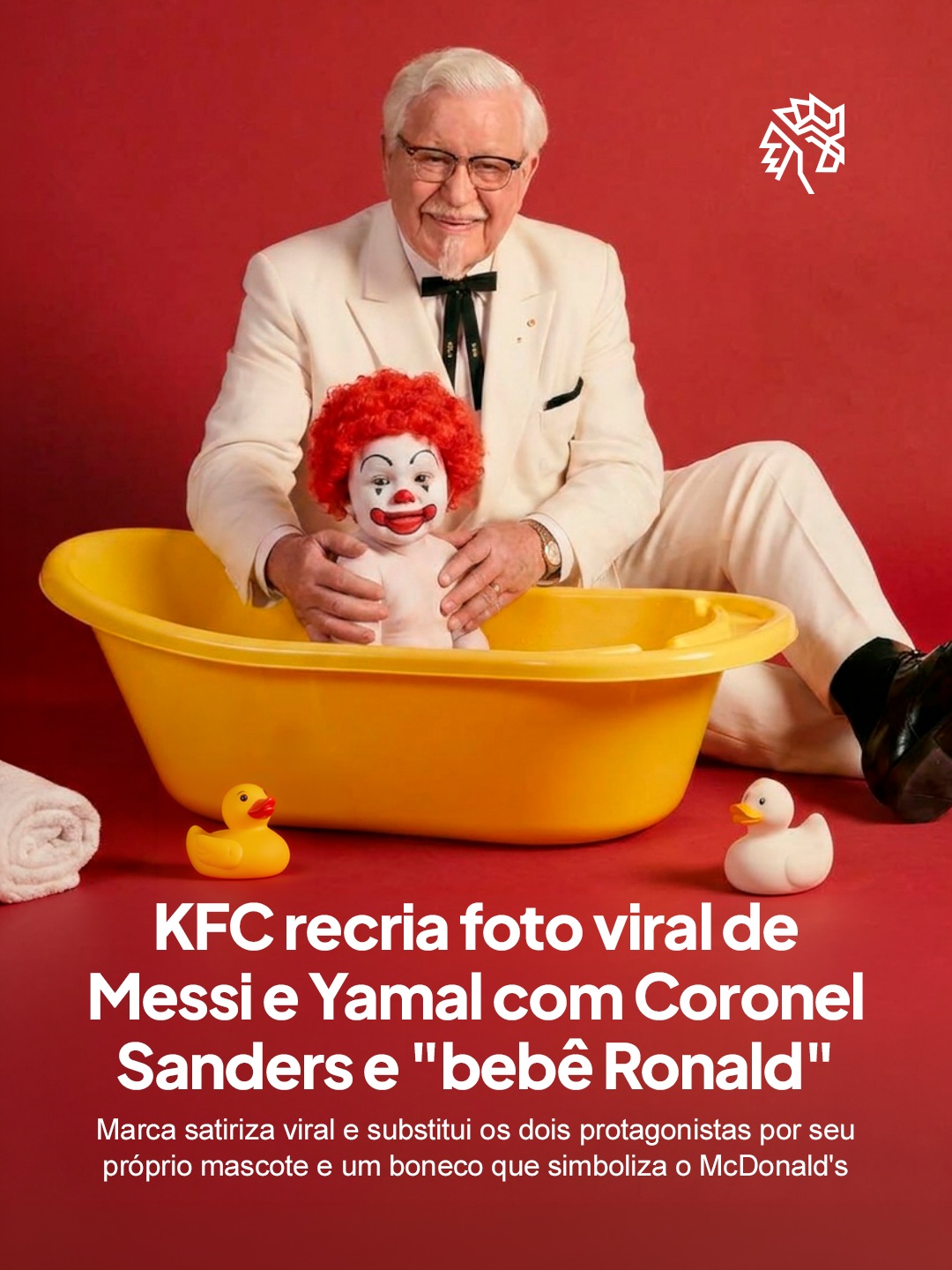 A véspera da final da Copa de 2026 reacendeu uma imagem de 2007, quando um jovem Lionel Messi aparecia dando banho no pequeno Lamine Yamal durante ação beneficente da UNICEF. Com os dois craques prestes a se enfrentar na decisão do mundial, o registro voltou a circular entre torcedores e viralizou nas redes.
Na recriação, o mascote da marca assume o lugar do argentino, enquanto o bebê dá espaço a um boneco caracterizado como Ronald McDonald, com peruca vermelha e maquiagem de palhaço inclusas.
Assim, a peça funciona como aproveitamento oportuno de um momento cultural, usando humor para provocar o principal rival do segmento sem citar diretamente o nome da marca.