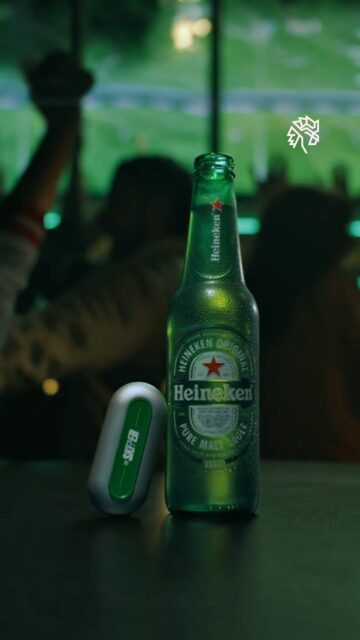 Quem nunca ficou preso em uma reunião justamente quando uma partida importante estava prestes a começar? Foi dessa situação comum que nasceu a nova campanha da Heineken.

Batizado de “The Skipper”, o dispositivo funciona como um passador de slides capaz de levar qualquer apresentação diretamente para o último slide com apenas um clique.

Criada pela LePub São Paulo, a ação reforça a importância de trocar longas reuniões por momentos de conexão entre amigos durante os jogos mais aguardados de maneira bem humorada.
