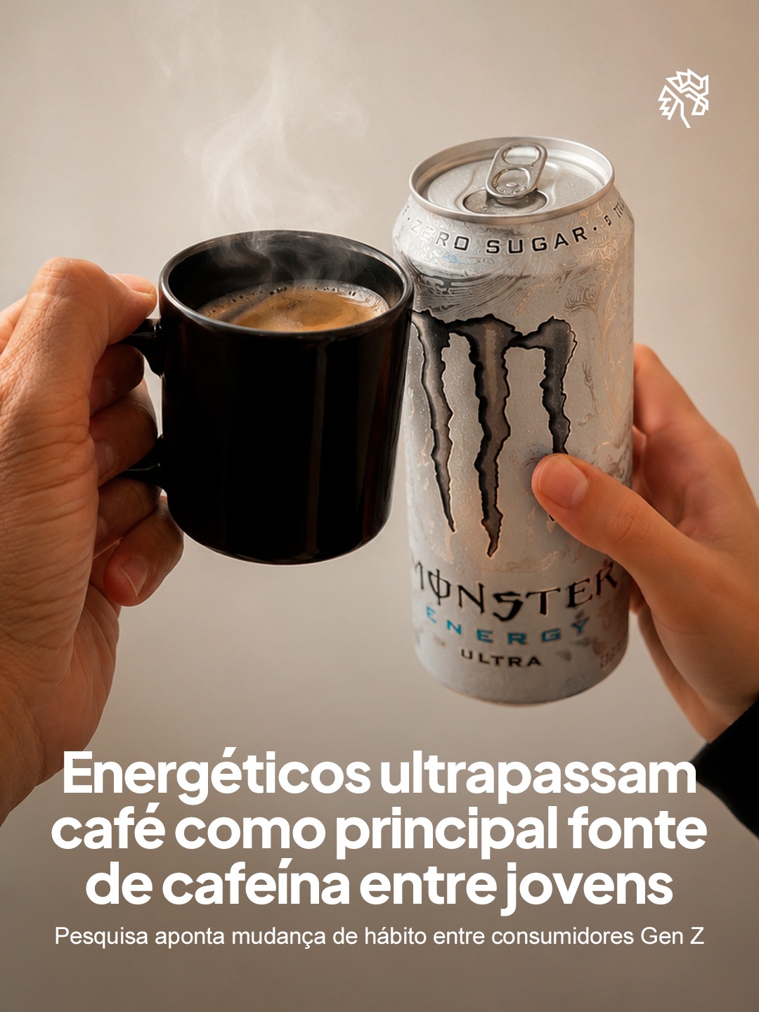 O hábito de consumo de cafeína está mudando de geração para geração, e o motivo não é falta de opções, mas uma troca de preferência. Entre os mais jovens, bebidas antes associadas a festas, treinos e madrugadas de estudo passaram a ocupar o espaço do cafezinho tradicional, símbolo de gerações anteriores.
Entre os consumidores de 16 a 24 anos está a queda mais expressiva: a preferência por energéticos subiu de 20,6% para 30,6% em um ano, enquanto o café despencou de 40,4% para 27,3% no mesmo grupo, invertendo a posição das duas bebidas. Nas demais faixas etárias, o movimento é mais discreto, com os energéticos avançando aos poucos sem ainda ameaçar a liderança do café.
Segundo levantamento do Citi, conduzido pelo analista Filippo Falorni com 2.400 consumidores nos Estados Unidos, a mudança reflete um comportamento concentrado nos públicos mais jovens, enquanto pessoas com 55 anos ou mais seguem fiéis à bebida tradicional.