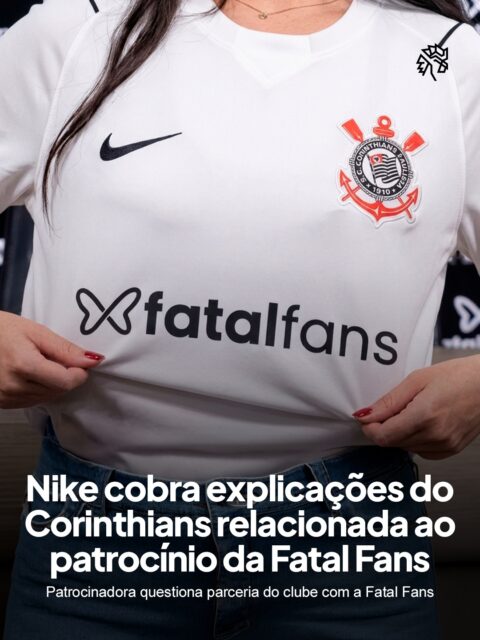 Recentemente, o Corinthians fechou parceria com a Fatal Fans, plataforma de conteúdo adulto, para estampar a marca no calção da equipe masculina. O acordo rapidamente acendeu um debate sobre os limites de patrocínios sensíveis no futebol brasileiro, especialmente em clubes com torcida infantojuvenil.
A notificação da Nike foi enviada por email, questionando se o contrato conflita com cláusulas sobre patrocinadores nocivos à saúde ou à imagem. Fechado por cerca de R$ 22 milhões até 2027, o acordo também gerou reação do Ministério Público de São Paulo, que abriu inquérito civil para investigar os efeitos da parceria em menores.
O episódio expõe como marcas sensíveis no futebol passaram a ser vigiadas por múltiplas frentes ao mesmo tempo.