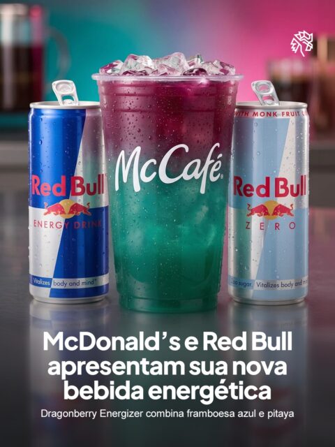 O McDonald’s se une à Red Bull para lançar o Dragonberry Energizer, nova bebida que combina o energético com xarope sabor framboesa azul e pitaya desidratada, em uma opção de perfil frutado.
A novidade chega hoje, 17 de agosto, ampliando o cardápio de bebidas da rede e trazendo uma nova combinação para os consumidores experimentarem. A bebida também terá opção com Red Bull Zero Sugar.
Por enquanto, o Dragonberry Energizer está disponível apenas nos Estados Unidos, sem previsão oficial de chegada ao Brasil.