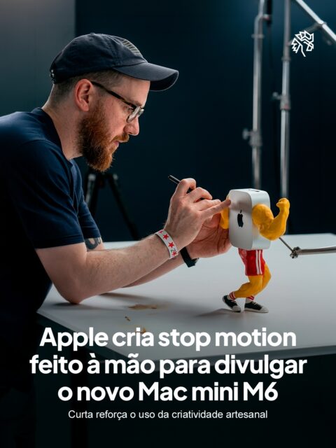 Enquanto o mercado de tecnologia corre para automatizar cada etapa da produção com inteligência artificial, a Apple escolhe o caminho oposto para apresentar seu novo chip, recorrendo a uma técnica quase manual. É esse contraste que sustenta o novo curta assinado pela marca para o Mac mini.
Feito em stop motion com bonecos de massinha, o filme mostra o dispositivo se transformar em fisiculturista, carro de corrida e foguete, remetendo aos ganhos de desempenho do chip M6.
A escolha por uma técnica artesanal para vender o processador mais avançado da marca reforça que humor e criatividade continuam sendo a linguagem mais eficiente da Apple para falar de potência.