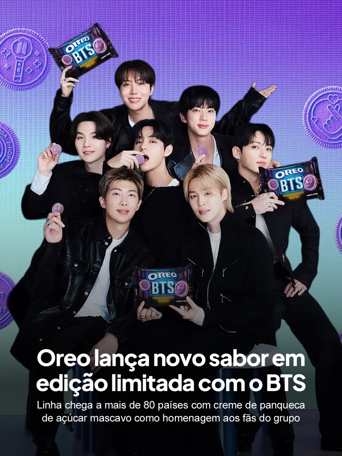 A Oreo anunciou uma colaboração com o BTS para lançar um sabor inédito em edição limitada, com distribuição prevista para mais de 80 países a partir de 8 de junho. O produto chega como parte de uma série de parcerias da marca com grandes nomes da música global.
A linha traz creme sabor panqueca de açúcar mascavo combinado com os primeiros biscoitos roxos da Oreo, numa referência direta à identidade visual do grupo e aos ARMYs, base de fãs conhecida pelo alto engajamento e consumo. A distribuição começa em alguns mercados e se expande gradualmente, incluindo o Brasil.
A escolha pelo roxo e pelo sabor inédito transforma o produto em objeto de desejo para colecionadores do fandom, unindo consumo cotidiano e pertencimento cultural em uma única embalagem.