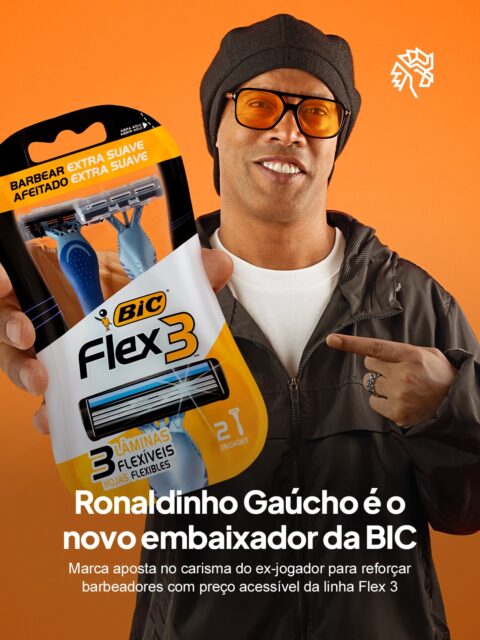 A BIC escolheu Ronaldinho Gaúcho como embaixador da linha Flex 3 em uma campanha que conecta futebol, leveza e cuidado pessoal. A proposta reforça o conceito “Simplicidade que impressiona”, destacando um barbear extra suave com preço acessível.

A partir de maio, a marca também vai convidar consumidores a testarem os produtos com garantia de satisfação. Quem comprar qualquer item da linha Flex 3 e não ficar satisfeito poderá solicitar reembolso do valor investido.