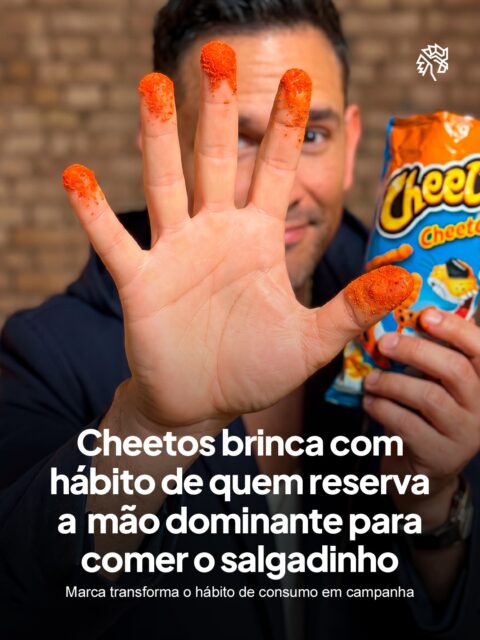 Alguns hábitos de consumo ganham vida própria e viram parte do repertório cultural de quem os compartilha. Foi o que a CHEETOS® percebeu ao notar que a maioria das pessoas usa uma mão específica para comer salgadinho, deixando a outra livre para seguir com tarefas cotidianas, o que costuma render situações tão inusitadas quanto engraçadas.
A partir desse insight, a marca dá continuidade à campanha "Dedos de CHEETOS®" no Brasil, com um filme que retrata o desafio de realizar atividades do dia a dia enquanto a mão livre segue ocupada com o salgadinho, reforçando o tom bem-humorado que já marca a iniciativa.
Nas redes, mais de 50 criadores recebem um jogo de tabuleiro exclusivo da marca para reunir os amigos e espalhar a brincadeira, enquanto ações de ponto de venda ampliam o alcance da campanha.