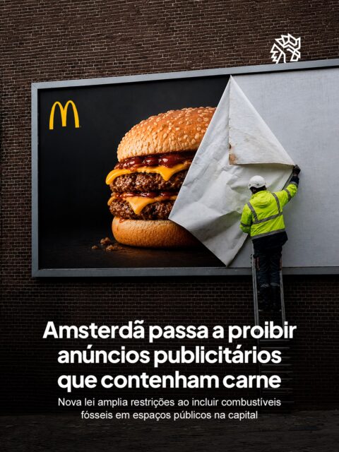 Amsterdã passa a adotar uma nova legislação que limita a presença de determinados anúncios em espaços públicos, com foco em categorias associadas a maior impacto ambiental. A medida atinge comunicações relacionadas ao consumo de carne, além de produtos ligados a combustíveis fósseis.

A relação com combustíveis fósseis está na cadeia produtiva, já que a produção de carne envolve alto consumo de energia, transporte e emissão de gases, conectando o tema diretamente ao debate climático. A decisão faz parte de uma estratégia mais ampla da cidade para reduzir emissões, diminuir o consumo e alinhar a comunicação às metas de neutralidade de carbono até 2050.

A implementação da lei está acontecendo de forma gradual desde 1º de maio na capital. Mesmo com críticas sobre liberdade comercial, a cidade aposta no impacto desse movimento no comportamento coletivo.