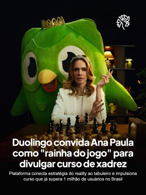 O Duolingo aproveitou o momento de alta relevância de Ana Paula Renault após vencer o BBB 26 para lançar uma campanha que aproxima o universo do reality ao xadrez, explorando elementos como antecipação de movimentos, leitura de adversários e construção de alianças ao longo do jogo. 

A escolha parte de um comportamento já presente no público, milhões de brasileiros acompanham estratégias dentro do programa sem necessariamente associar isso ao xadrez, e a campanha usa essa conexão como ponto de entrada para desmistificar o jogo, mostrando que a lógica estratégica já faz parte do repertório cultural.

O movimento acompanha o crescimento acelerado do curso na plataforma, que já soma mais de 1 milhão de usuários ativos no país e coloca o Brasil entre os principais mercados globais, reforçando a proposta de estimular um uso mais equilibrado das telas com foco em raciocínio, lógica e concentração.