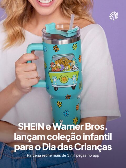 O mercado de moda infantil movimenta bilhões de reais por ano no Brasil, e marcas de entretenimento vêm ocupando cada vez mais espaço nesse consumo. É nesse cenário que a SHEIN amplia a parceria já existente com a Warner Bros. Discovery Global Consumer Products.
A coleção reúne mais de 3.500 produtos licenciados, entre roupas, calçados, acessórios e itens de papelaria inspirados em personagens como Batman, Superman, Harry Potter, Tom and Jerry e as Meninas Superpoderosas. As peças já estão disponíveis no site e no aplicativo da varejista, com desconto de até 70% e cupom promocional para o período.
O lançamento antecipado, entre agosto e setembro, reforça a estratégia da marca de fortalecer a categoria infantil dentro da plataforma antes do pico de vendas do Dia das Crianças.