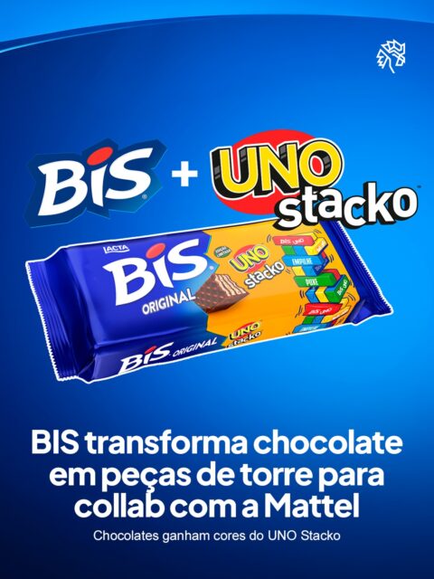 Colaborações entre marcas de alimentos e universos de jogos vêm crescendo como forma de virar experiência compartilhada. Bis aproveita o formato retangular do wafer, algo que sempre teve, como ponto de partida para reinventar o produto.
A parceria transforma os chocolates em elementos do UNO Stacko, com embalagens nas cores do jogo e regras na própria bandeja. Os wafers ganham identificação por cor e podem ser retirados e reempilhados sem derrubar a torre. Um QR Code completa a experiência com as instruções da brincadeira.
A ação usa uma característica física do produto para criar um momento de interação, conectando duas marcas de públicos distintos.
