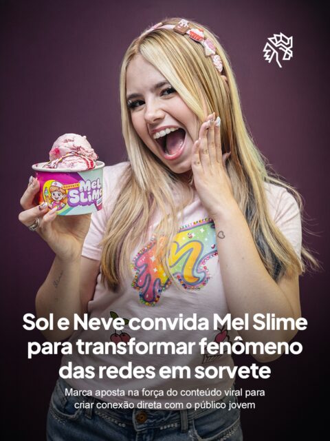 De olho no comportamento da nova geração e no tipo de conteúdo que eles vem consumindo, a @soleneveoficial decidiu sair do óbvio e transformar o universo do slime em produto. Para isso, a marca firmou parceria com @slimes.mel, criadora por trás do perfil Slimes Mel, e levou para o portfólio algo que até então existia só no digital.

O resultado é um sorvete que mistura petit suisse de morango, marshmallow e um “slime” comestível sabor uva, mantendo a estética visual que viraliza nas redes, mas entregando experiência real. Mais do que um lançamento, a movimentação mostra como marcas estão cada vez mais atentas ao que já mobiliza audiência no digital para transformar isso em produto.

Não é a primeira vez que a marca testa esse tipo de campanha. Antes disso, já havia lançado um sorvete co-criado com inteligência artificial, usando tecnologia como ponto de partida para desenvolver novos sabores.