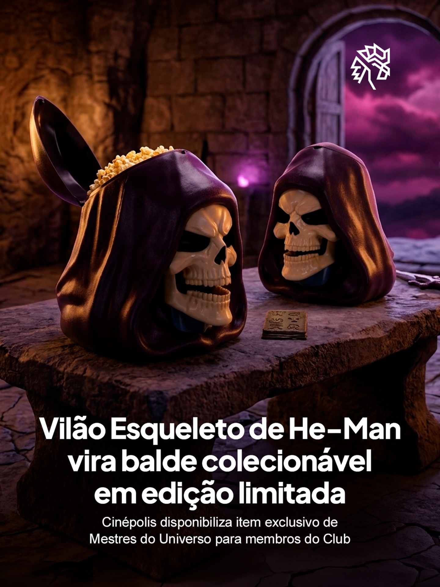 Baldes colecionáveis temáticos viraram um dos maiores fenômenos do consumo dentro dos cinemas nos últimos anos, movimentando filas, revendas e comunidades de colecionadores. A Cinépolis entra nessa onda com um item exclusivo inspirado em Mestres do Universo, franquia que atravessa gerações e segue como referência na cultura geek.
O colecionável reproduz o rosto do Esqueleto em design tridimensional, com o tradicional capuz roxo do personagem, mandíbula articulada e abertura superior que revela o compartimento para pipoca. Membros do Club Cinépolis já podem comprar pelo app ou site da rede, com retirada disponível a partir de 3 de junho.
A iniciativa reforça o movimento da Cinépolis de transformar a ida ao cinema em experiência colecionável, apostando em franquias com apelo nostálgico para engajar fãs e colecionadores.