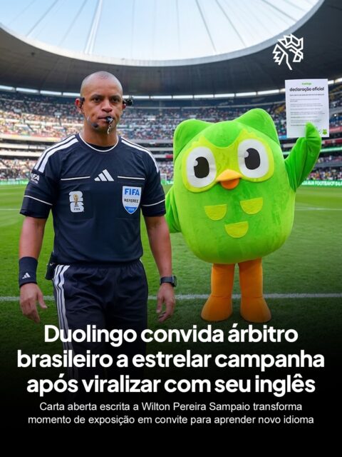 Falar outro idioma diante de milhões de pessoas exige uma coragem que vai além da gramática, e foi exatamente isso que o árbitro Wilton Pereira Sampaio fez na abertura da Copa do Mundo.
Para aproveitar o momento, o Duolingo publicou uma carta aberta convidando o árbitro para estrelar uma campanha após o torneio, com o tom bem-humorado que é marca registrada da plataforma. A ação, idealizada pela Jotacom, amplia a reflexão para todos que enfrentam o desafio de se comunicar em outro idioma sob pressão.
A iniciativa transforma um assunto espontaneamente viral em território da marca sem forçar a entrada, o que dificilmente acontece quando a janela cultural é aproveitada com leitura precisa do momento.