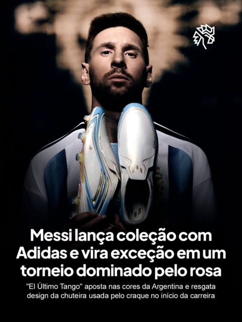 Na estreia da Argentina na Copa (16/6), muita gente percebeu algo diferente nos pés de Messi. Enquanto o rosa domina as chuteiras do torneio, o camisa 10 entrou em campo com um modelo azul e branco, e foi aí que a Adidas apresentou a coleção desenvolvida exclusivamente com ele para o Mundial.
A linha “El Último Tango” reúne chuteiras, camisetas e acessórios criados em parceria com o argentino. O calçado é inspirado na F50.6 Tunit, modelo do início da carreira de Messi, com acabamento em renda e cores da seleção.
A coleção de despedida não poderia ter escolhido melhor data para aparecer: o jogo terminou 3 a 0 para a Argentina, com hat-trick do camisa 10.