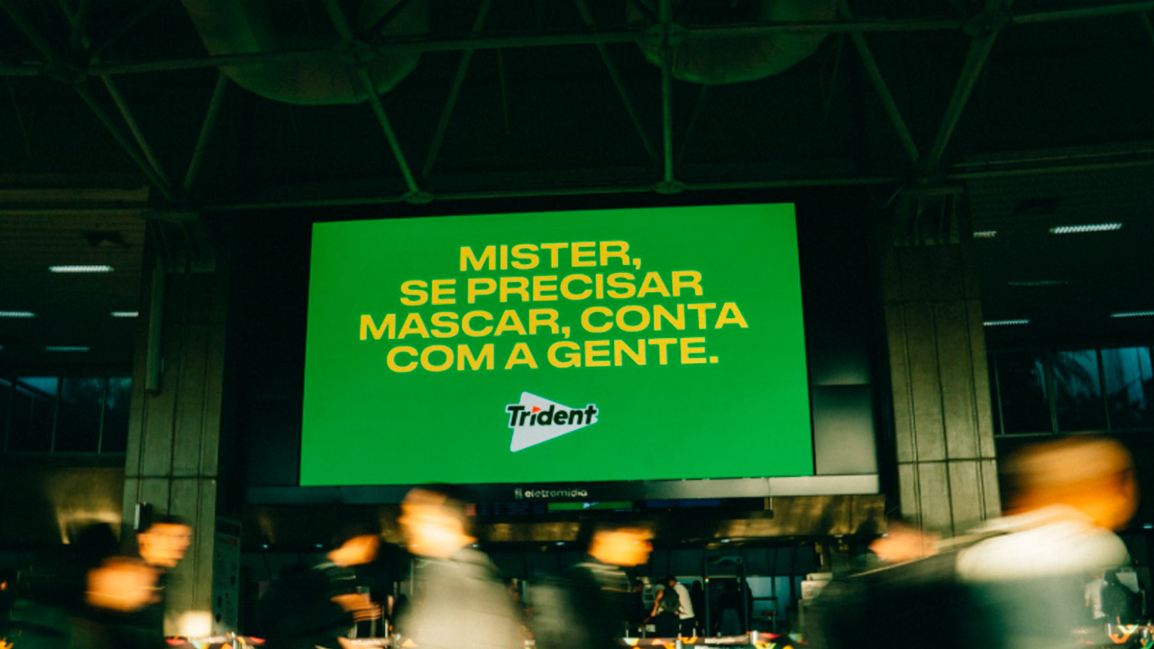 Trident Leva a Alegria do Futebol ao Aeroporto com Mensagens Engraçadas ao Mister
