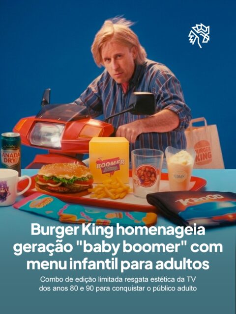 Combos infantis com brinquedos e caixas coloridas são um clássico das redes de fast food há décadas. O Burger King decidiu inverter essa lógica e criar uma versão do conceito voltada para adultos que cresceram assistindo TV nas décadas passadas.

A campanha parodia aberturas de programas da época, recriando trilha sonora, edição e estética do período. Cada caixa vem com um item colecionável inspirado nessas séries, além do refrigerante Canada Dry e da sobremesa King Fusion com Galak.

Apesar do nome, a proposta é mais uma brincadeira nostálgica do que uma definição literal do público-alvo, alcançando qualquer adulto que lembra da vida antes dos smartphones. O menu Boomer King está disponível por tempo limitado apenas na França.
