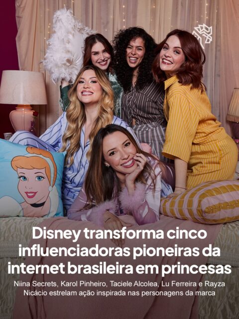 Antes dos vídeos curtos dominarem as redes sociais, um grupo de blogueiras já construía comunidade no Brasil, compartilhando rotinas, desafios e conquistas com uma geração inteira que cresceu acompanhando suas trajetórias. É esse legado que a Disney resgata agora ao reunir cinco desses nomes para uma ação especial.
Niina Secrets, Karol Pinheiro, Taciele Alcolea, Lu Ferreira e Rayza Nicácio são as convocadas para a Disney Princesa, Crie Seu Mundo, associando cada trajetória a uma personagem entre maternidade, empreendedorismo e pioneirismo digital. O material será publicado nos próprios perfis e no da marca ao longo de agosto, mês em que a franquia é celebrada mundialmente.
Produtos licenciados e conteúdos especiais no Disney+ completam a iniciativa, que ainda antecipa o curta-metragem global da campanha.