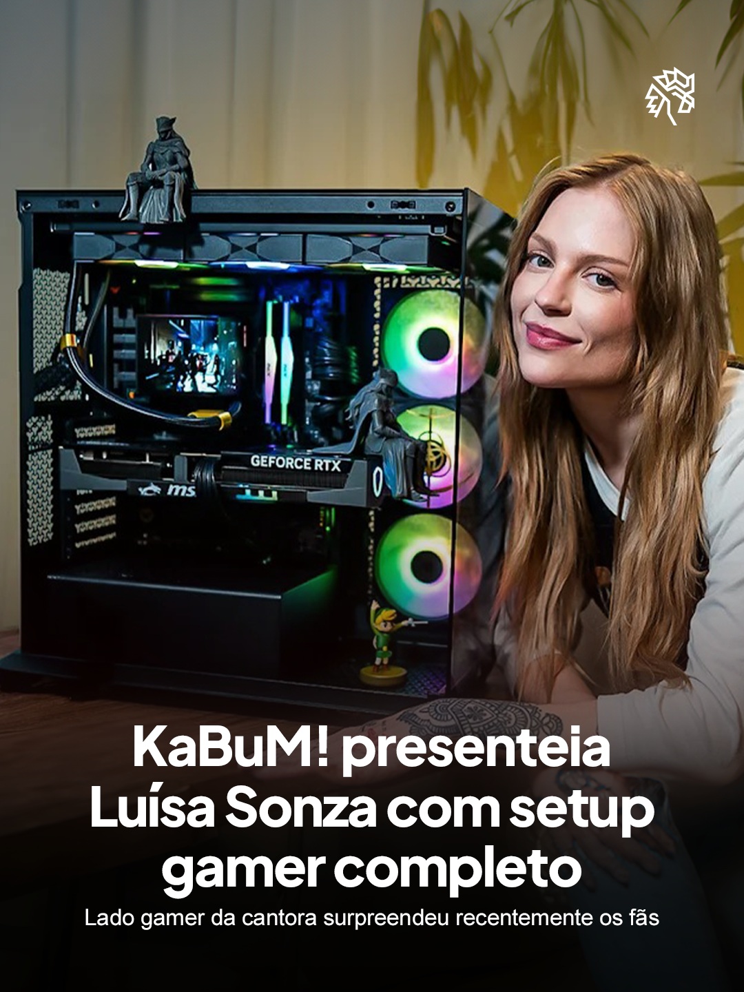 Luísa Sonza tem sido bem acolhida pelo público gamer nas últimas semanas, que se surpreende com o repertório de jogos revelado pela cantora nas redes sociais. O KaBuM! aproveita esse momento para conectar a força do universo pop com uma paixão que a artista vem compartilhando abertamente com os fãs.
A ação apresenta um PC personalizado, montado na loja da Galeria Magalu e entregue na casa da artista, com processador AMD Ryzen 9 9950X3D e placa de vídeo RTX 5080. O setup é o mote da campanha KABUMPASS, que oferece cupom de desconto e gift cards com até seis meses de PlayStation Plus Extra ou Xbox Game Pass Premium.
A presença do streamer Alanzoka como coembaixador amplia o alcance da iniciativa entre públicos distintos do universo gamer. A escolha reforça como marcas de tecnologia miram personalidades com conexão genuína, não apenas fama, para engajar consumidores.