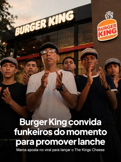Marcas de fast food buscam cada vez mais rostos que dominam o feed do público jovem, e o Burger King segue esse caminho ao se juntar a um dos grupos mais comentados do momento.
O Burger King se juntou ao Coral das Quebradas, grupo que vem viralizando com um jeito próprio de recriar sucessos antigos em ritmo de rap, para apresentar o novo The Kings Cheese. O lanche leva hambúrguer de carne 100% bovina no pão brioche com Queijo Crispy, crocante por fora e cremoso por dentro, acompanhado de molho levemente agridoce.
A escolha reforça como a autenticidade das redes pesa mais que embaixadores tradicionais na busca por proximidade real com o público jovem. O produto é vendido em edição limitada, enquanto durarem os estoques.