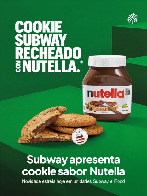 No dia 19 de agosto, hoje, Subway lança o cookie recheado com Nutella, primeira receita do tipo com acordo de uso de marca do Grupo Ferrero no país e primeira parceria entre as duas empresas no mundo.
A campanha é assinada pela AlmapBBDO com o mote "tão bom que você vai escolher bem com quem dividir" e reúne os influenciadores Matheus Theodoro, Camila e Julia Trianda, selecionados em parceria com a agência Jota, que brincam com a pressão social de sempre compartilhar comida. A marca também leva o produto para ativações presenciais em faculdades de São Paulo nos dias 25 e 27 de agosto.
A partir das 14h de hoje, o cookie estreia no iFood por R$ 1,00, um por pedido, respeitando o mínimo da loja participante, e chega às unidades físicas do Subway por R$ 8,00.