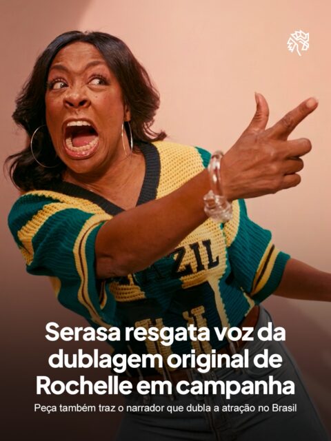 “Todo Mundo Odeia o Chris” segue vivo na memória afetiva de quem cresceu assistindo à série, e a Serasa aposta nessa nostalgia para transformar uma de suas personagens mais marcantes em protagonista de campanha, onde Tichina Arnold assume o papel principal do filme.
Na trama, Rochelle viaja ao Brasil e se empolga com o consumismo até os boletos se acumularem, quando o Boletinho, mascote da marca, surge com um cupom de desconto como solução. O diferencial fica no áudio, que resgata Guilene Marques, dubladora responsável pela voz de Rochelle no Brasil, além de Philippe Maia, que dubla Chris Rock e narra a série por aqui.
A escolha de manter as vozes originais transforma um comercial em experiência de reconhecimento imediato para quem cresceu com a série.